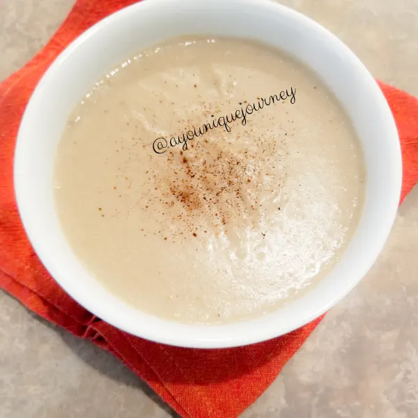 A bowl of Banana Oatmeal Porridge.