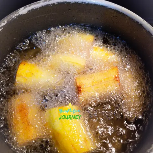 Frying the plantain pieces.